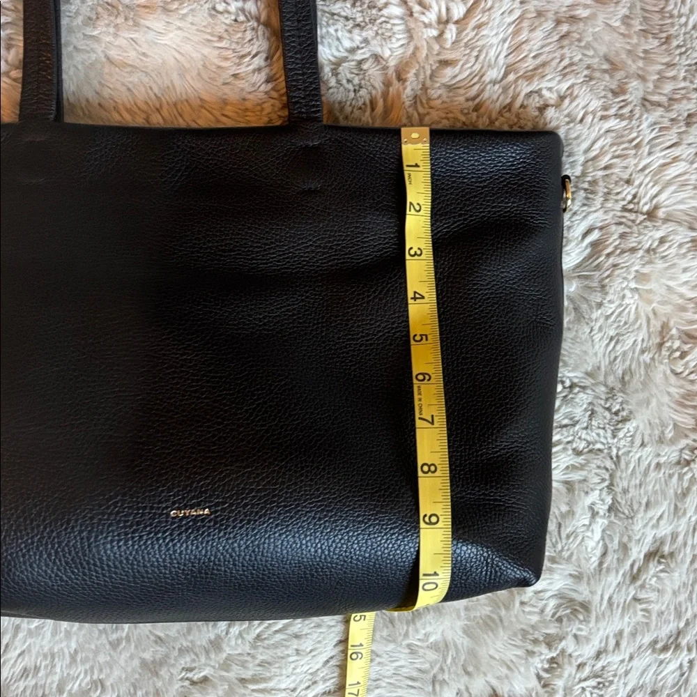 Cuyana Small Zipper Tote and Toiletries Set Black - Picture 6 of 11